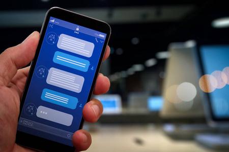 營銷助理Chatbot 智能手機(jī)屏幕下的智能交互革命
